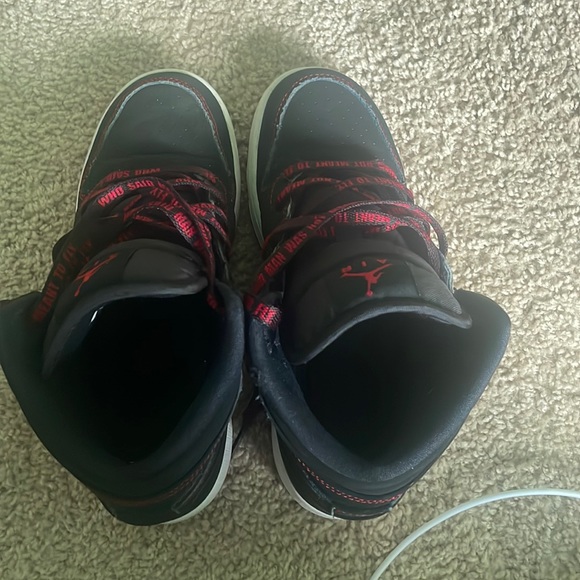 Jordan 1 red and black but wit no box - Picture 1 of 17